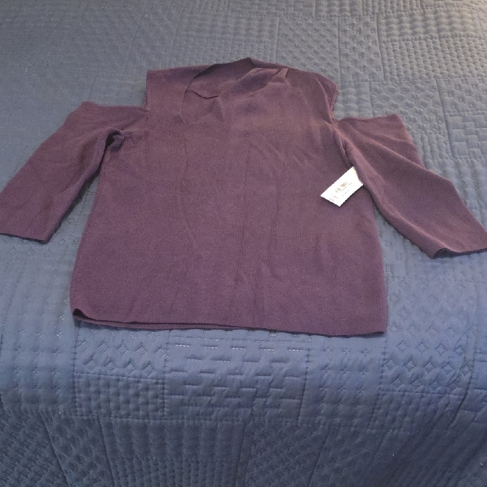 **FINAL SALE**NWT BOLD ELEMENTS LADIES COLD SHOULDER SWEATER. **DONATE 04/19**